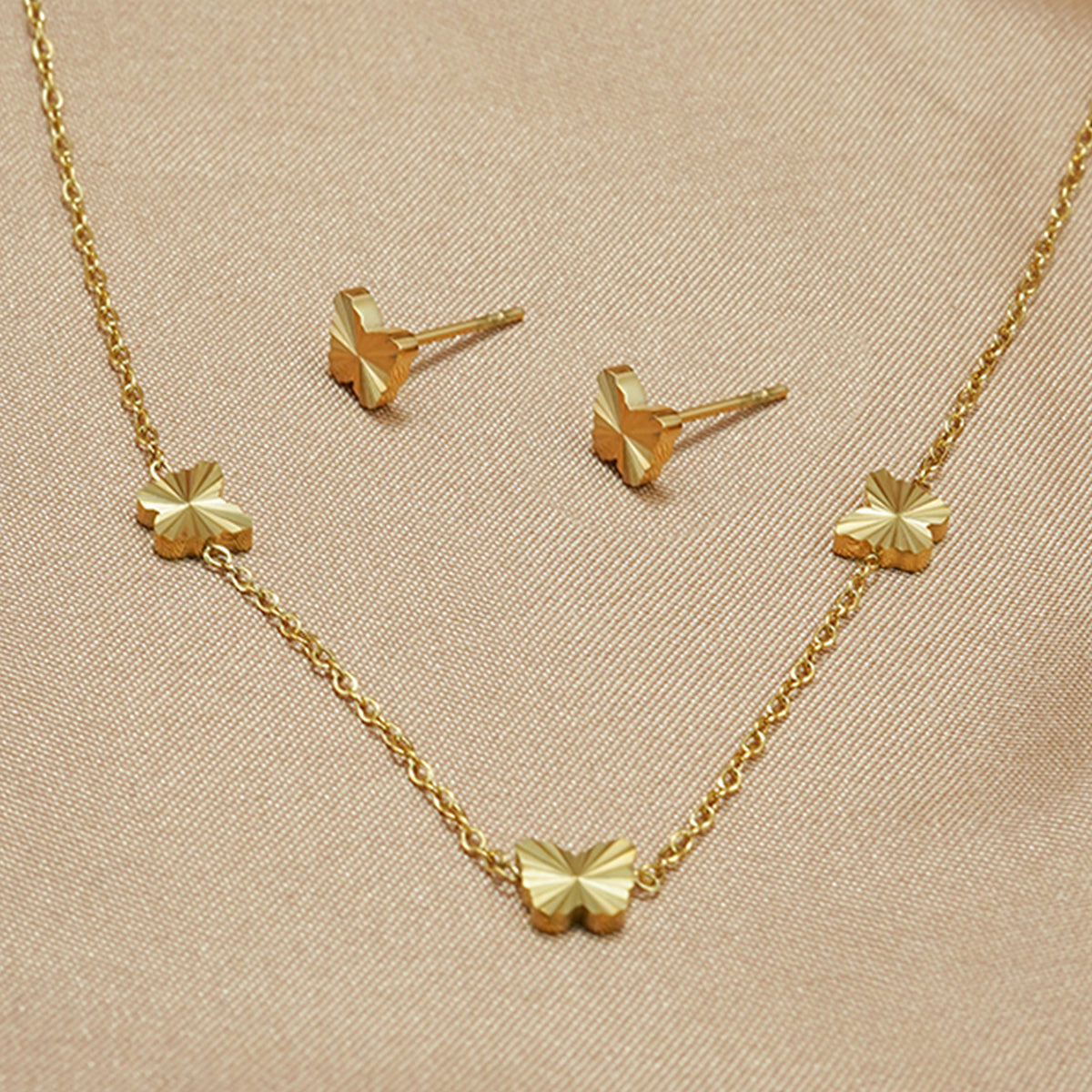 Lxalry 316L Stainless Steel 18K Gold-Plated Jewelry Set Iridescent Blue White Gradient 3D Glass Star Pendant Hypoallergenic Tarnish Free Earrings Necklace Beach Party Daily Wear Ocean Inspired
